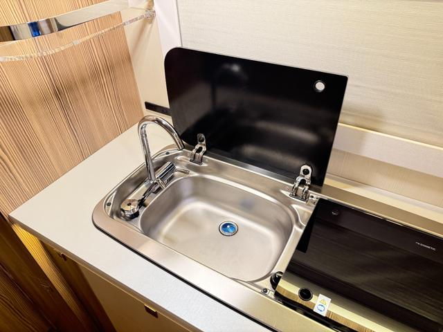 カムロード 　バンテック　ジル５２０　４ＷＤ　ダブルタイヤ　ディーゼル　家庭用エアコン　ＦＦヒーター　ソーラーパネル　温水　シャワー　ソーラーパネル　冷蔵庫　電子レンジ　ＭＡＸファン　２口コンロ　トイレ　安全機能（22枚目）