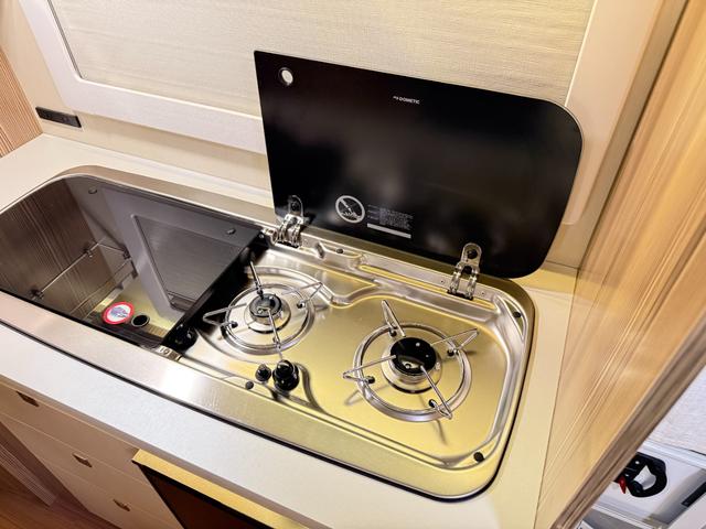 カムロード 　バンテック　ジル５２０　４ＷＤ　ダブルタイヤ　ディーゼル　家庭用エアコン　ＦＦヒーター　ソーラーパネル　温水　シャワー　ソーラーパネル　冷蔵庫　電子レンジ　ＭＡＸファン　２口コンロ　トイレ　安全機能（23枚目）