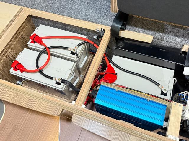 カムロード 　バンテック　ジル５２０　４ＷＤ　ダブルタイヤ　ディーゼル　家庭用エアコン　ＦＦヒーター　ソーラーパネル　温水　シャワー　ソーラーパネル　冷蔵庫　電子レンジ　ＭＡＸファン　２口コンロ　トイレ　安全機能（32枚目）