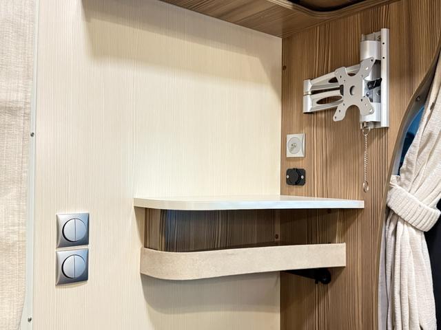 カムロード 　バンテック　ジル５２０　４ＷＤ　ダブルタイヤ　ディーゼル　家庭用エアコン　ＦＦヒーター　ソーラーパネル　温水　シャワー　ソーラーパネル　冷蔵庫　電子レンジ　ＭＡＸファン　２口コンロ　トイレ　安全機能（33枚目）