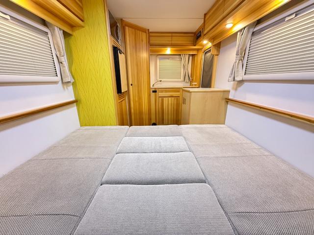 ＮＶ２００バネットバン 　ＡｔｏＺ　アルファ　ＦＦヒーター　テレビ　冷蔵庫　シンク　電子レンジ　マルチルーム　サイドオーニング　サブバッテリー走行充電　外部充電　給排水ポリタンク　ナビ　ＥＴＣ　ドラレコ　バックカメラ（7枚目）