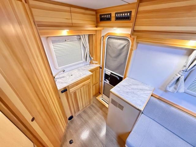 ＮＶ２００バネットバン 　ＡｔｏＺ　アルファ　ＦＦヒーター　テレビ　冷蔵庫　シンク　電子レンジ　マルチルーム　サイドオーニング　サブバッテリー走行充電　外部充電　給排水ポリタンク　ナビ　ＥＴＣ　ドラレコ　バックカメラ（14枚目）
