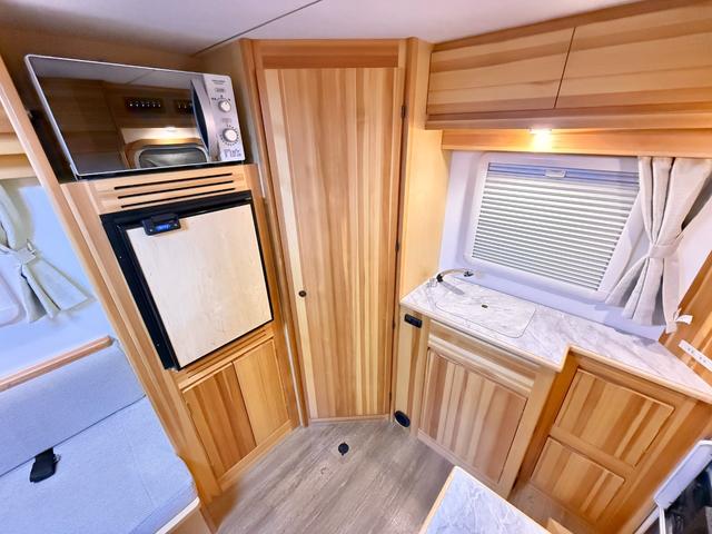 ＮＶ２００バネットバン 　ＡｔｏＺ　アルファ　ＦＦヒーター　テレビ　冷蔵庫　シンク　電子レンジ　マルチルーム　サイドオーニング　サブバッテリー走行充電　外部充電　給排水ポリタンク　ナビ　ＥＴＣ　ドラレコ　バックカメラ（15枚目）