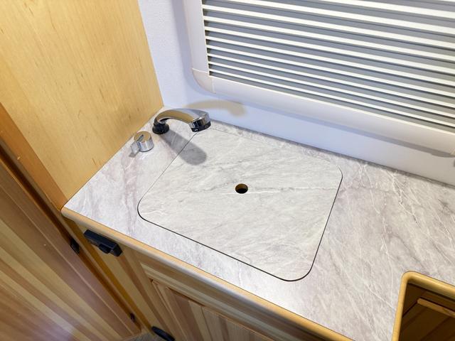 ＮＶ２００バネットバン 　ＡｔｏＺ　アルファ　ＦＦヒーター　テレビ　冷蔵庫　シンク　電子レンジ　マルチルーム　サイドオーニング　サブバッテリー走行充電　外部充電　給排水ポリタンク　ナビ　ＥＴＣ　ドラレコ　バックカメラ（17枚目）