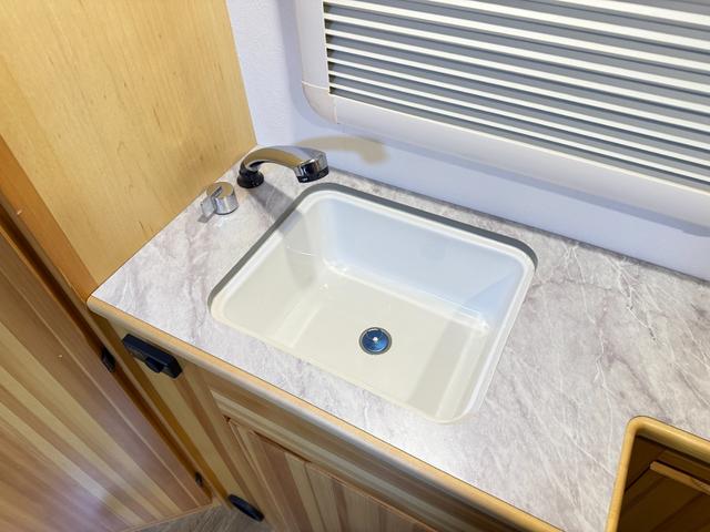 ＮＶ２００バネットバン 　ＡｔｏＺ　アルファ　ＦＦヒーター　テレビ　冷蔵庫　シンク　電子レンジ　マルチルーム　サイドオーニング　サブバッテリー走行充電　外部充電　給排水ポリタンク　ナビ　ＥＴＣ　ドラレコ　バックカメラ（18枚目）