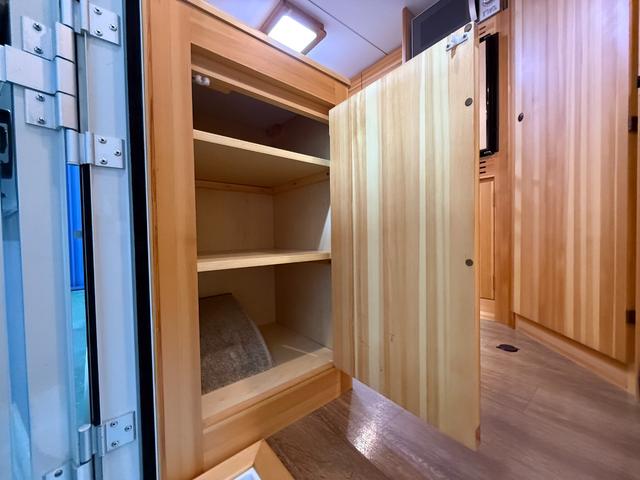 ＮＶ２００バネットバン 　ＡｔｏＺ　アルファ　ＦＦヒーター　テレビ　冷蔵庫　シンク　電子レンジ　マルチルーム　サイドオーニング　サブバッテリー走行充電　外部充電　給排水ポリタンク　ナビ　ＥＴＣ　ドラレコ　バックカメラ（26枚目）