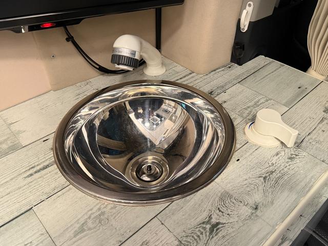 ハイエースバン セキソーボディ トム200L 家庭用エアコン ソーラーパネル FFヒーター 冷蔵庫 インバーター MAXファン シャワー 後席テレビ ツインサブバッテリー 外部電源 サイドオーニング TOM200L(18枚目)