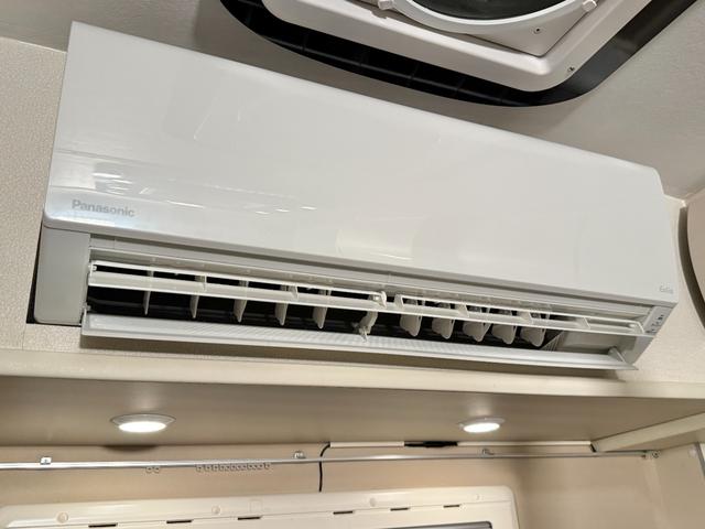 ハイエースバン セキソーボディ トム200L 家庭用エアコン ソーラーパネル FFヒーター 冷蔵庫 インバーター MAXファン シャワー 後席テレビ ツインサブバッテリー 外部電源 サイドオーニング TOM200L(19枚目)