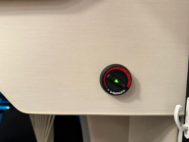 ハイエースバン セキソーボディ トム200L 家庭用エアコン ソーラーパネル FFヒーター 冷蔵庫 インバーター MAXファン シャワー 後席テレビ ツインサブバッテリー 外部電源 サイドオーニング TOM200L(20枚目)