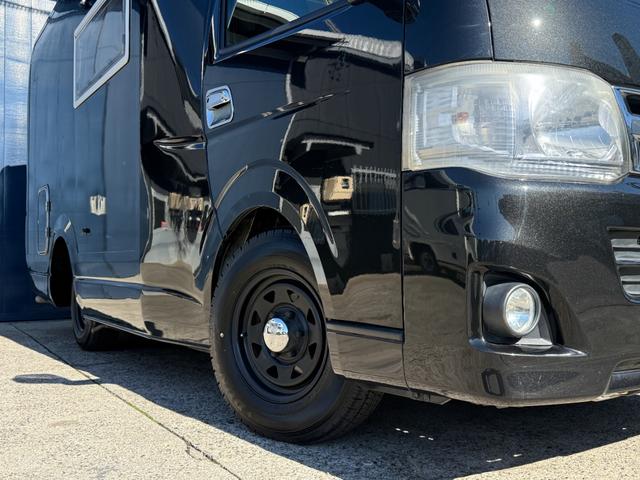 ハイエースバン セキソーボディ トム200L 家庭用エアコン ソーラーパネル FFヒーター 冷蔵庫 インバーター MAXファン シャワー 後席テレビ ツインサブバッテリー 外部電源 サイドオーニング TOM200L(34枚目)