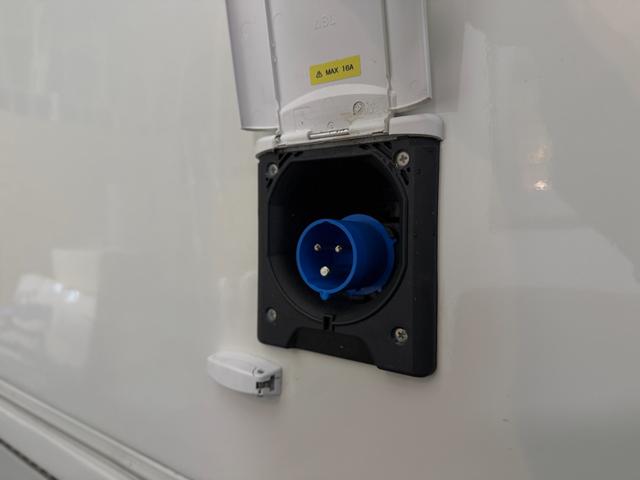 カムロード バンテック ジル イリス リチウム4KWh 4WD ディーゼル ダブルタイヤ 家庭用エアコン ソーラーパネル FFヒーター 温水機能 シャワー 冷蔵庫 1500Wインバーター MAXファン 電子レンジ(72枚目)