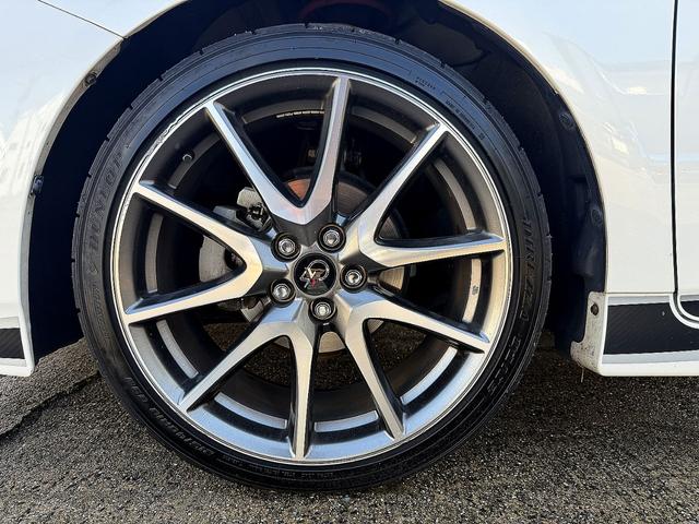 プリウス Ｓツーリングセレクション・Ｇ’ｓ　ＡＬＰＩＮＥナビ　バックカメラ　ＨＩＤヘッドライト　ビルトインＥＴＣ　Ｂｌｕｅｔｏｏｔｈ　純正１８インチアルミ　オートクルーズ（15枚目）