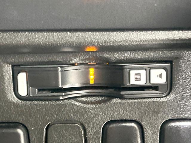 デリカＤ：５ シャモニー　４ＷＤ　両側電動ドア　後席モニター　衝突被害軽減システム　レーダークルーズ　禁煙車　パワーシート　スマートキー　ＨＩＤヘッド　ビルトインＥＴＣ　オートエアコン　純正１８インチアルミ（39枚目）