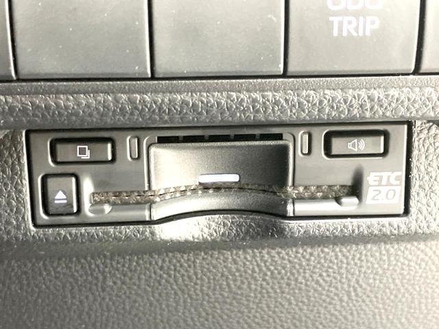 カローラツーリング ハイブリッド　ダブルバイビー　純正１０．５インチナビ　禁煙車　ブラックレザーシート　衝突被害軽減システム　１００Ｖ電源　バックカメラ　レーダークルーズ　コーナーセンサー　スマートキー　ＬＥＤヘッド　ＥＴＣ２．０　オートハイビーム（7枚目）