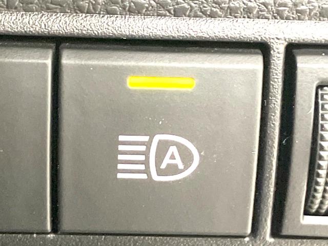 カローラツーリング ハイブリッド　ダブルバイビー　純正１０．５インチナビ　禁煙車　ブラックレザーシート　衝突被害軽減システム　１００Ｖ電源　バックカメラ　レーダークルーズ　コーナーセンサー　スマートキー　ＬＥＤヘッド　ＥＴＣ２．０　オートハイビーム（56枚目）