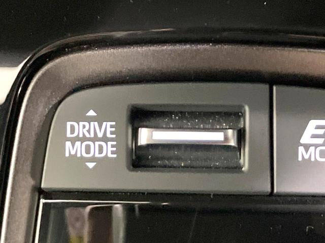 カローラツーリング ハイブリッド　ダブルバイビー　純正１０．５インチナビ　禁煙車　ブラックレザーシート　衝突被害軽減システム　１００Ｖ電源　バックカメラ　レーダークルーズ　コーナーセンサー　スマートキー　ＬＥＤヘッド　ＥＴＣ２．０　オートハイビーム（63枚目）