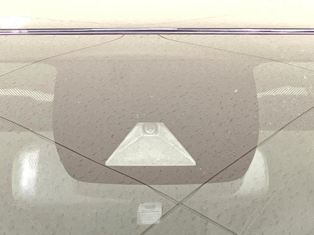 カローラツーリング ハイブリッド　ダブルバイビー　禁煙車　純正ディスプレイオーディオ　バックカメラ　衝突被害軽減システム　レーダークルーズ　前席シートヒーター　コーナーセンサー　ＬＥＤヘッドライト　ＥＴＣ２．０　オートライト　オートエアコン（5枚目）
