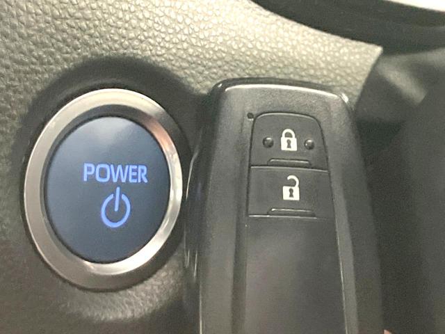 カローラツーリング ハイブリッド　ダブルバイビー　禁煙車　純正ディスプレイオーディオ　バックカメラ　衝突被害軽減システム　レーダークルーズ　前席シートヒーター　コーナーセンサー　ＬＥＤヘッドライト　ＥＴＣ２．０　オートライト　オートエアコン（9枚目）