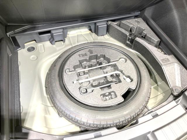 カローラツーリング ハイブリッド　ダブルバイビー　禁煙車　純正ディスプレイオーディオ　バックカメラ　衝突被害軽減システム　レーダークルーズ　前席シートヒーター　コーナーセンサー　ＬＥＤヘッドライト　ＥＴＣ２．０　オートライト　オートエアコン（35枚目）