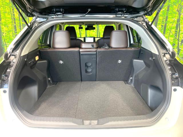 ヤリスクロス ハイブリッドＺ　純正８型ディスプレイオーディオ　ナビキット　全周囲カメラ　セーフティセンス　レーダークルーズ　禁煙車　２トーンカラー　ハーフレザーシート　パワーシート　ドラレコ　コーナーセンサー　ＬＥＤヘッド　ＥＴＣ（26枚目）