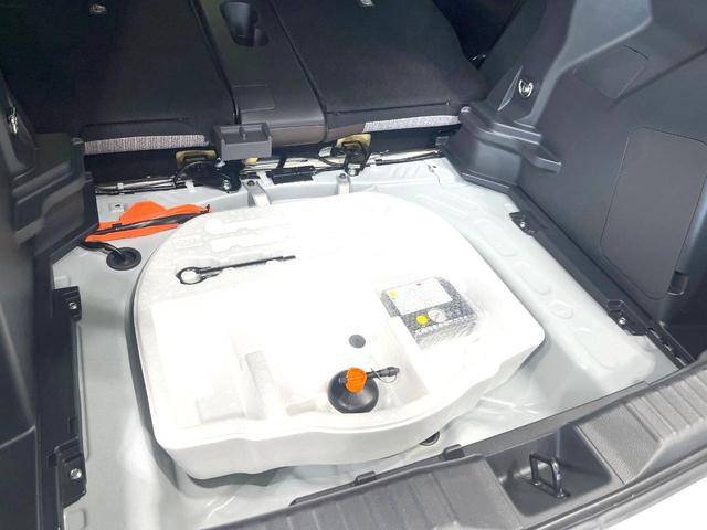 ヤリスクロス ハイブリッドＺ　純正８型ディスプレイオーディオ　ナビキット　全周囲カメラ　セーフティセンス　レーダークルーズ　禁煙車　２トーンカラー　ハーフレザーシート　パワーシート　ドラレコ　コーナーセンサー　ＬＥＤヘッド　ＥＴＣ（28枚目）
