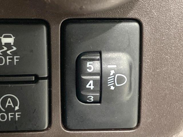 ルーミー X S 禁煙車 電動スライドドア 純正SDナビ バックカメラ 衝突被害軽減システム コーナーセンサー スマートキー オートハイビーム オートライト Bluetooth CD フルセグ(47枚目)