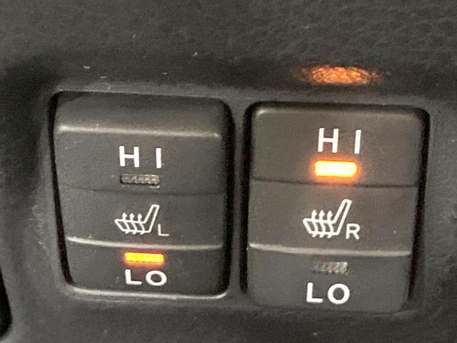 ヴォクシー ハイブリッドV 禁煙車 フリップダウンモニター 純正SDナビ 前席シートヒーター 置くだけ充電 電動スライドドア バックカメラ ドラレコ LEDヘッドライト ETC クルコン オートライト 純正15インチAW(7枚目)