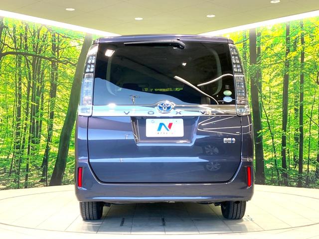 ヴォクシー ハイブリッドV 禁煙車 フリップダウンモニター 純正SDナビ 前席シートヒーター 置くだけ充電 電動スライドドア バックカメラ ドラレコ LEDヘッドライト ETC クルコン オートライト 純正15インチAW(18枚目)