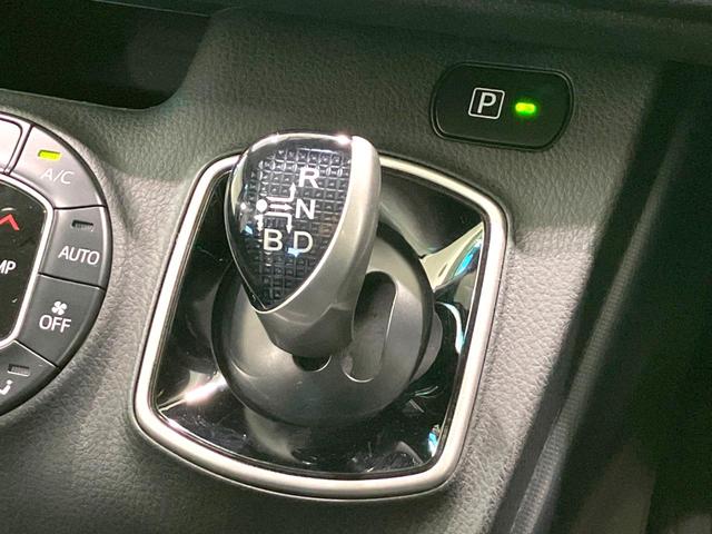 ヴォクシー ハイブリッドV 禁煙車 フリップダウンモニター 純正SDナビ 前席シートヒーター 置くだけ充電 電動スライドドア バックカメラ ドラレコ LEDヘッドライト ETC クルコン オートライト 純正15インチAW(24枚目)