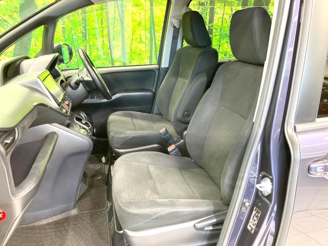 ヴォクシー ハイブリッドV 禁煙車 フリップダウンモニター 純正SDナビ 前席シートヒーター 置くだけ充電 電動スライドドア バックカメラ ドラレコ LEDヘッドライト ETC クルコン オートライト 純正15インチAW(27枚目)