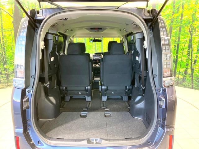 ヴォクシー ハイブリッドV 禁煙車 フリップダウンモニター 純正SDナビ 前席シートヒーター 置くだけ充電 電動スライドドア バックカメラ ドラレコ LEDヘッドライト ETC クルコン オートライト 純正15インチAW(29枚目)