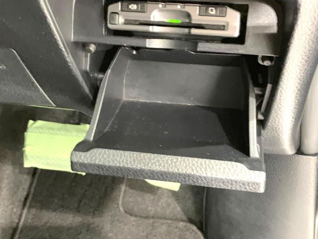 ヴォクシー ハイブリッドV 禁煙車 フリップダウンモニター 純正SDナビ 前席シートヒーター 置くだけ充電 電動スライドドア バックカメラ ドラレコ LEDヘッドライト ETC クルコン オートライト 純正15インチAW(33枚目)