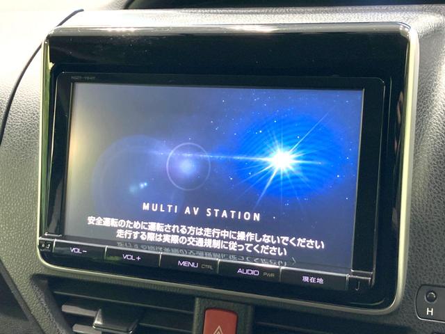 ヴォクシー ハイブリッドV 禁煙車 フリップダウンモニター 純正SDナビ 前席シートヒーター 置くだけ充電 電動スライドドア バックカメラ ドラレコ LEDヘッドライト ETC クルコン オートライト 純正15インチAW(38枚目)