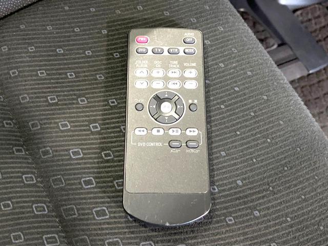 ヴォクシー ハイブリッドV 禁煙車 フリップダウンモニター 純正SDナビ 前席シートヒーター 置くだけ充電 電動スライドドア バックカメラ ドラレコ LEDヘッドライト ETC クルコン オートライト 純正15インチAW(56枚目)