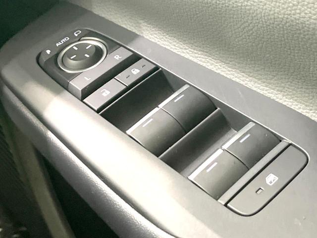 プリウス U 禁煙車 純正12.3型ディスプレイオーディオ 全周囲カメラ 前席シートヒーター 衝突被害軽減ブレーキ レーダークルーズコントロール ETC フルセグTV Bluetooth接続 オートエアコン(44枚目)