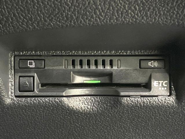 プリウス Ｓ　禁煙車　後期型　純正ＳＤナビ　バックカメラ　衝突被害軽減システム　レーダークルーズコントロール　ドラレコ　コーナーセンサー　ＬＥＤヘッドライト　ビルトインＥＴＣ　オートライト　オートエアコン（8枚目）