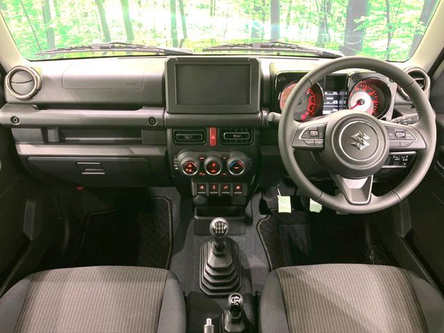 ジムニー ＸＣ　届出済未使用車　４ＷＤ　ＭＴ車　衝突被害軽減システム　コーナーセンサー　前席シートヒーター　ＬＥＤヘッドライト　クルーズコントロール　オートライト　オートエアコン　純正１６インチＡＷ　ＬＥＤフォグ（2枚目）