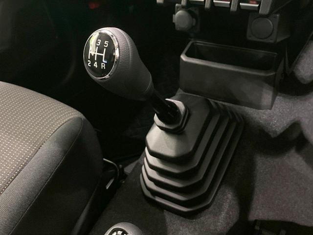 ジムニー ＸＣ　届出済未使用車　４ＷＤ　ＭＴ車　衝突被害軽減システム　コーナーセンサー　前席シートヒーター　ＬＥＤヘッドライト　クルーズコントロール　オートライト　オートエアコン　純正１６インチＡＷ　ＬＥＤフォグ（22枚目）