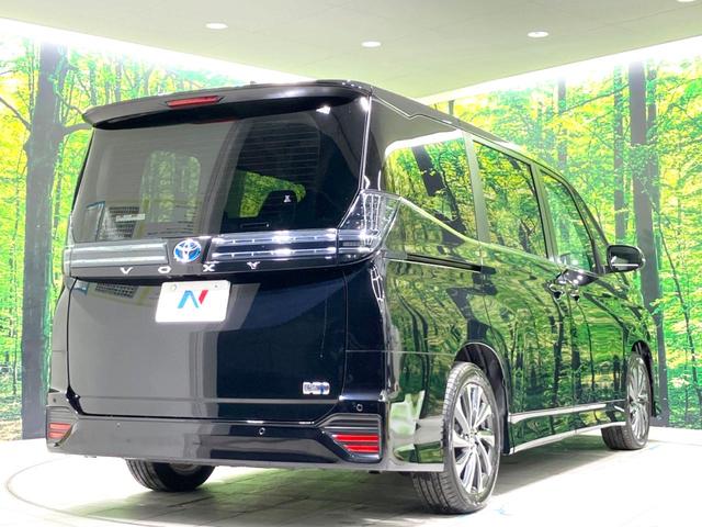 ヴォクシー ハイブリッドＳ－Ｚ　禁煙車　両側電動ドア　全周囲カメラ　衝突被害軽減システム　レーダークルーズ　ハーフレザーシート　コーナーセンサー　シートヒーター　３眼ＬＥＤヘッド　ビルトインＥＴＣ　オートハイビーム　パークアシスト（18枚目）