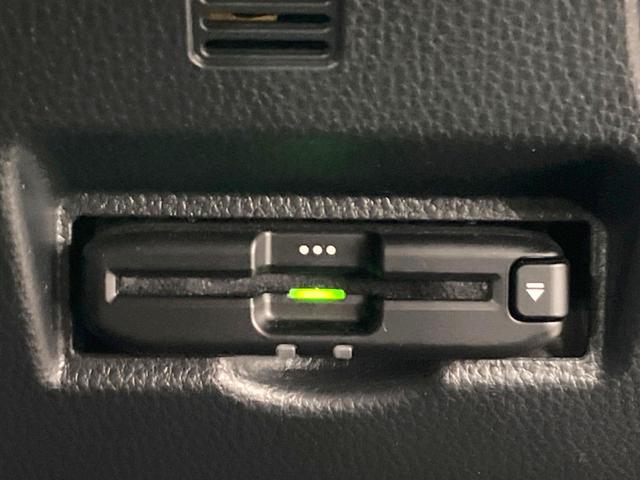 ヴォクシー ハイブリッドＳ－Ｚ　禁煙車　両側電動ドア　全周囲カメラ　衝突被害軽減システム　レーダークルーズ　ハーフレザーシート　コーナーセンサー　シートヒーター　３眼ＬＥＤヘッド　ビルトインＥＴＣ　オートハイビーム　パークアシスト（40枚目）