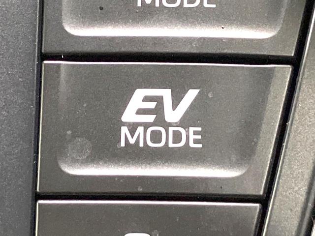 ヴォクシー ハイブリッドＳ－Ｚ　禁煙車　両側電動ドア　全周囲カメラ　衝突被害軽減システム　レーダークルーズ　ハーフレザーシート　コーナーセンサー　シートヒーター　３眼ＬＥＤヘッド　ビルトインＥＴＣ　オートハイビーム　パークアシスト（67枚目）