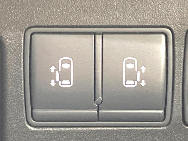 セレナ ハイウェイスターＶエアロモード＋セフティＳＨＶＡセフ　禁煙車　両側電動ドア　純正８型ＳＤナビ　全周囲カメラ　衝突被害軽減システム　コーナーセンサー　スマートキー　ＬＥＤヘッド　ビルトインＥＴＣ　クルコン　オートライト　オートエアコン　純正１６インチアルミ（3枚目）