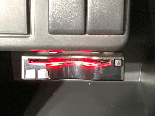 アルトワークス ベースグレード 5速MT ターボ SDナビ ドラレコ HIDヘッド ETC オートライト オートエアコン 純正15インチアルミホイール フォグライト Bluetooth接続 CD再生 フルセグTV(7枚目)