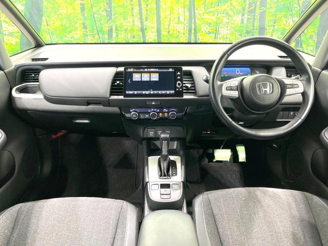 フィット e:HEVホーム 禁煙車 9インチナビ 全周囲カメラ 衝突被害軽減システム レーダークルーズ ハーフレザーシート ドラレコ コーナーセンサー スマートキー LEDヘッド ETC2.0 オートライト オートエアコン(2枚目)