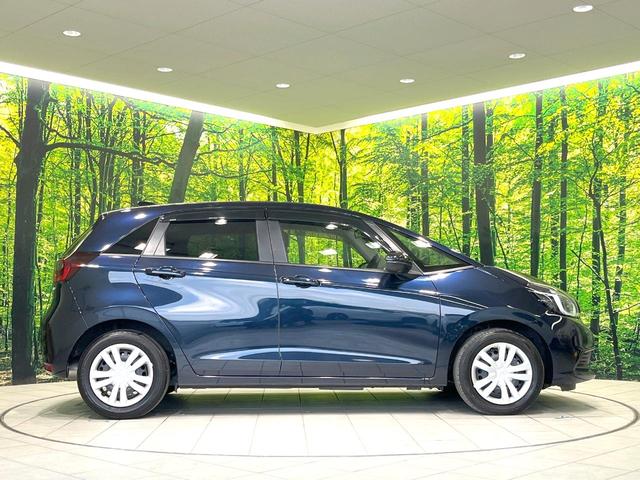 フィット e:HEVホーム 禁煙車 9インチナビ 全周囲カメラ 衝突被害軽減システム レーダークルーズ ハーフレザーシート ドラレコ コーナーセンサー スマートキー LEDヘッド ETC2.0 オートライト オートエアコン(25枚目)