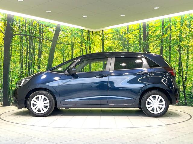 フィット e:HEVホーム 禁煙車 9インチナビ 全周囲カメラ 衝突被害軽減システム レーダークルーズ ハーフレザーシート ドラレコ コーナーセンサー スマートキー LEDヘッド ETC2.0 オートライト オートエアコン(27枚目)