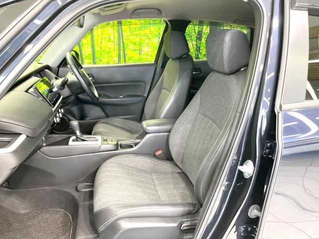 フィット e:HEVホーム 禁煙車 9インチナビ 全周囲カメラ 衝突被害軽減システム レーダークルーズ ハーフレザーシート ドラレコ コーナーセンサー スマートキー LEDヘッド ETC2.0 オートライト オートエアコン(42枚目)