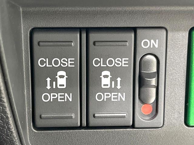 オデッセイ アブソルート・ホンダセンシング 両側電動ドア 純正9型SDナビ 全周囲カメラ 衝突被害軽減システム レーダークルーズ 禁煙車 ハーフレザーシート パワーシート ドラレコ コーナーセンサー スマートキー LEDヘッド ETC2.0(7枚目)