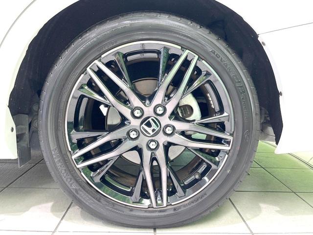 オデッセイハイブリッド e:HEVアブソルート・EX 禁煙車 両側電動ドア 純正11.4型ナビ 全周囲カメラ 衝突被害軽減システム レーダークルーズ BSM 電動リアゲート 黒レザーシート ドラレコ 前席中列シートヒーター パワーシート ビルトインETC(30枚目)