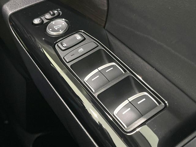 オデッセイハイブリッド e:HEVアブソルート・EX 禁煙車 両側電動ドア 純正11.4型ナビ 全周囲カメラ 衝突被害軽減システム レーダークルーズ BSM 電動リアゲート 黒レザーシート ドラレコ 前席中列シートヒーター パワーシート ビルトインETC(74枚目)